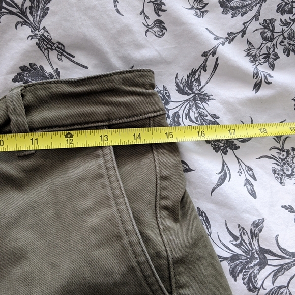 Everlane Cotton Twill Shorts Green 4 - Picture 6 of 7